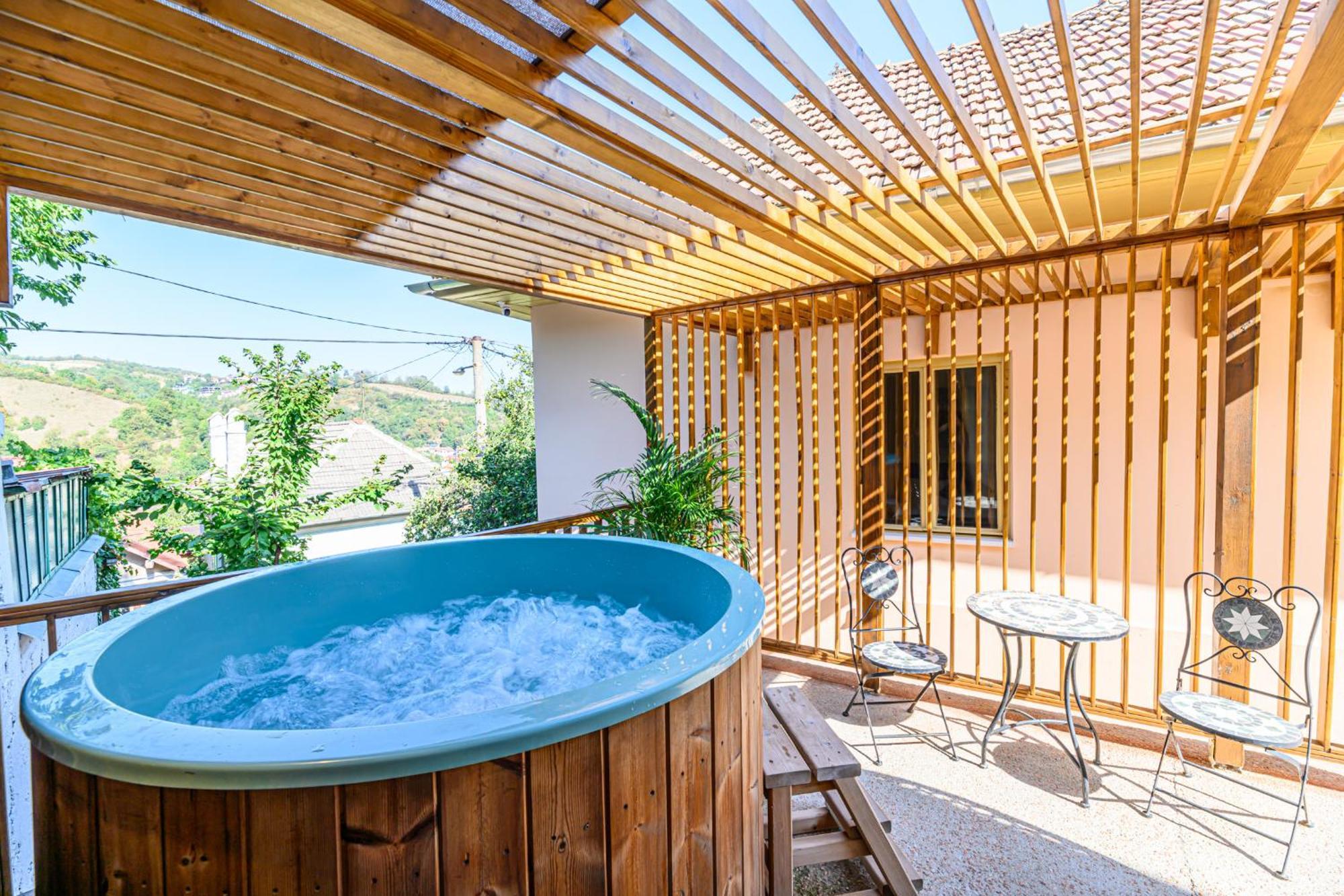 Lagom - Hot Tub Hideout Braşov Esterno foto